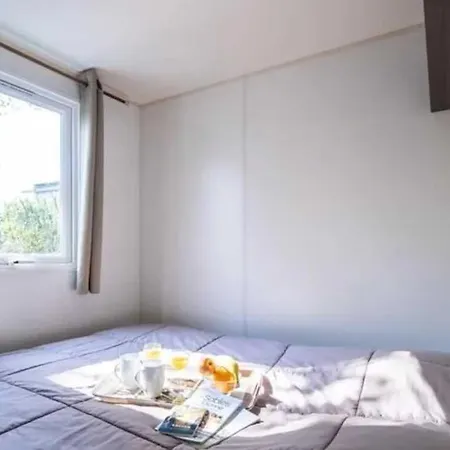 4 Etoiles - Piscine - Efceih Kamp alanı