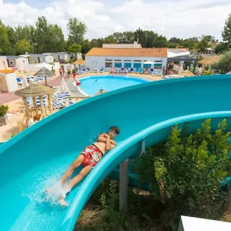 4 Etoiles - Piscine - Efceih *