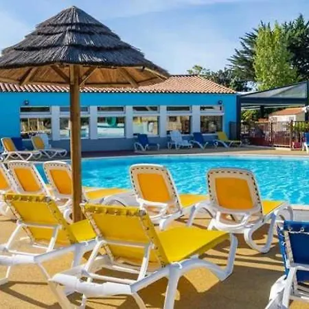 4 Etoiles - Piscine - Efceih *