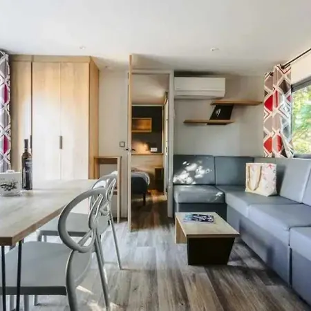 Kamp alanı 4 Etoiles - Piscine - Efceih *