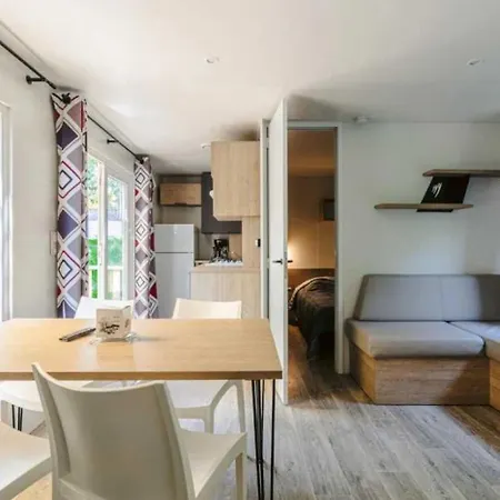 4 Etoiles - Piscine - Efceih *