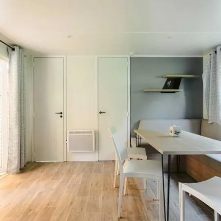 4 Etoiles - Piscine - Efceih 캠프장 *