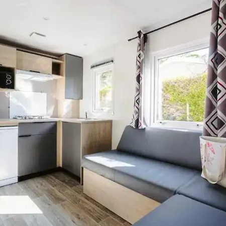 4 Etoiles - Piscine - Efceih