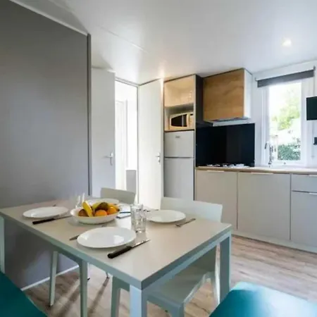 Kamp alanı 4 Etoiles - Piscine - Efceih *