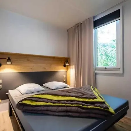 4 Etoiles - Piscine - Efceih *