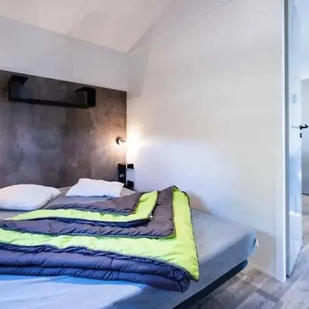 4 Etoiles - Piscine - Efceih Kamp alanı