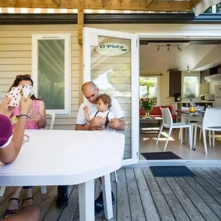 4 Etoiles - Piscine - Efceih