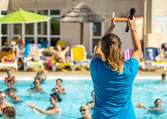 4 Etoiles - Piscine - Efceih 营地