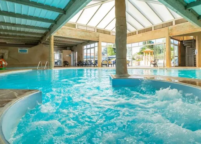 4 Etoiles - Piscine - Efceih