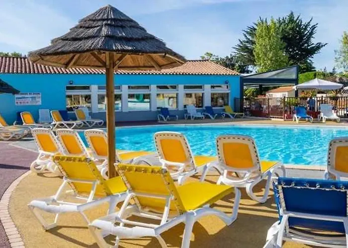 4 Etoiles - Piscine - Efceih *