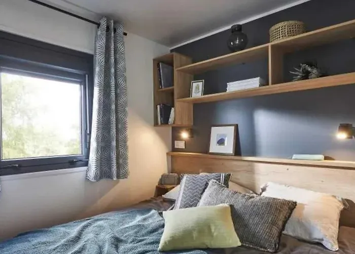 4 Etoiles - Piscine - Efceih *