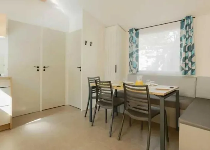 4 Etoiles - Piscine - Efceih 营地