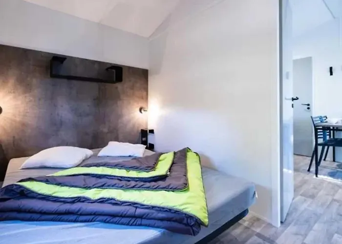 4 Etoiles - Piscine - Efceih 营地